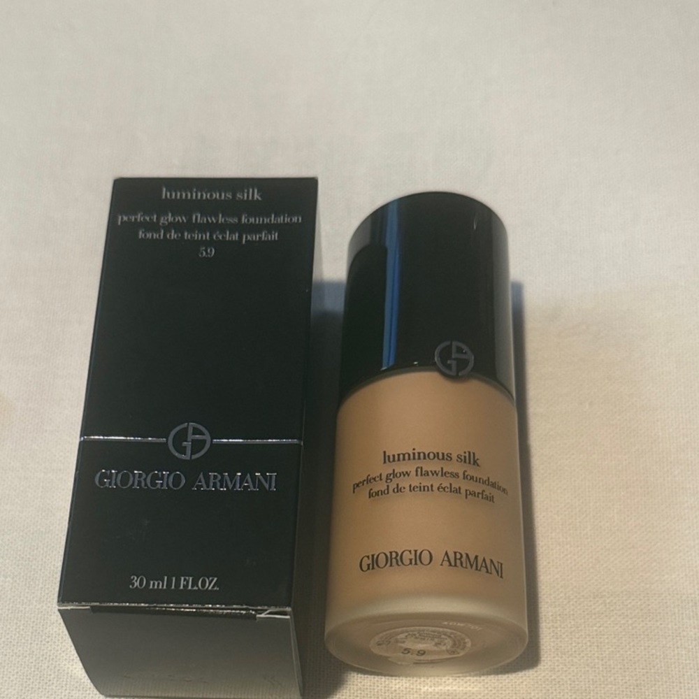 Giorgio Armani Luminous Silk Foundation - Warm Beige 5.9
